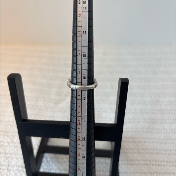 Elegant Silver Infinity Knot Ring - Picture 3 of 3